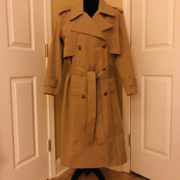 Banana Republic Jackets & Blazers - Banana Republic Beige Trench Coat